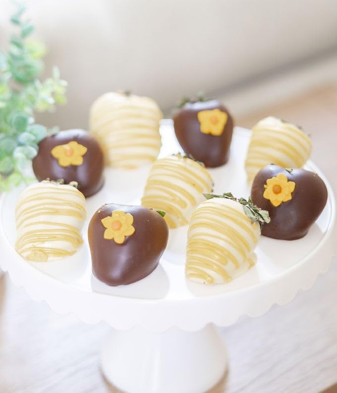 From You Flowers Sunflower Chocolate Covered Strawberries - 6 Fresh Belgian Dipped Berries with Sunflower Icing for Birthday & Get Well