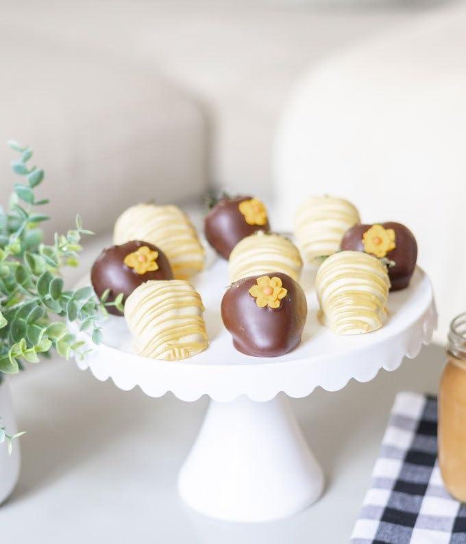 From You Flowers Sunflower Chocolate Covered Strawberries - 6 Fresh Belgian Dipped Berries with Sunflower Icing for Birthday & Get Well