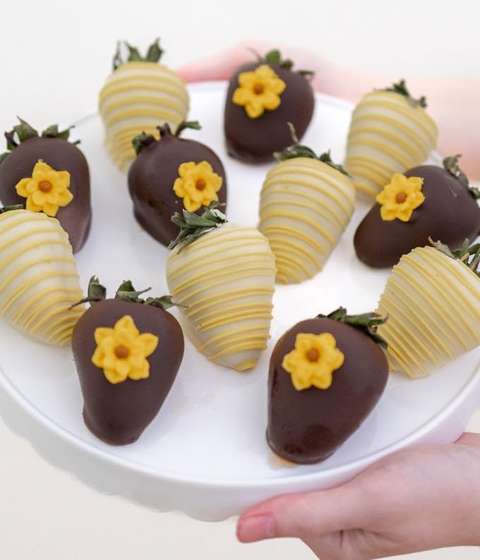 From You Flowers Sunflower Chocolate Covered Strawberries - 6 Fresh Belgian Dipped Berries with Sunflower Icing for Birthday & Get Well