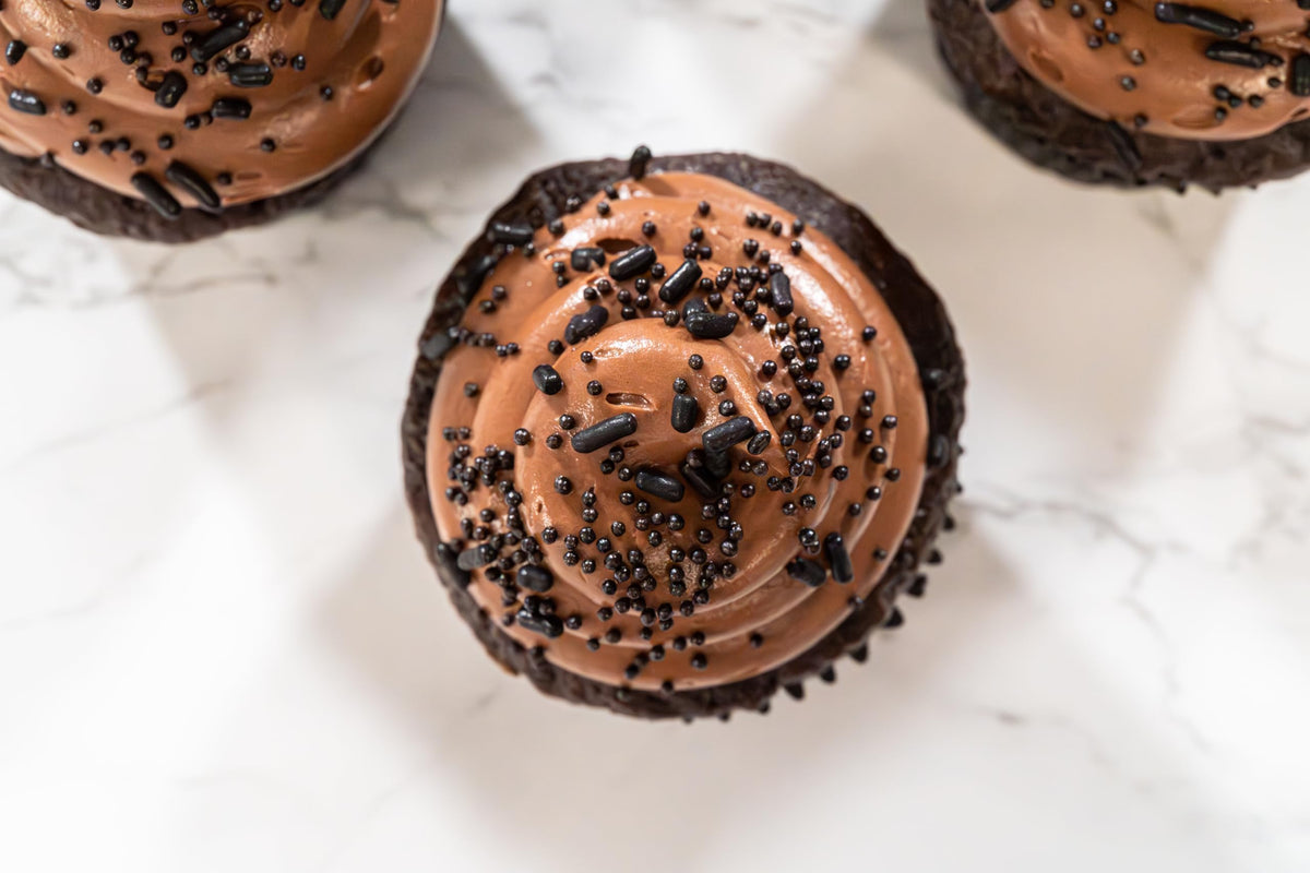 Bakerpan Black Jimmies Sprinkles - 6 Ounces Black Sprinkles for Cake Decorating - Edible Sprinkles for Cupcakes, Ice Cream, Cake Decorations (Made in