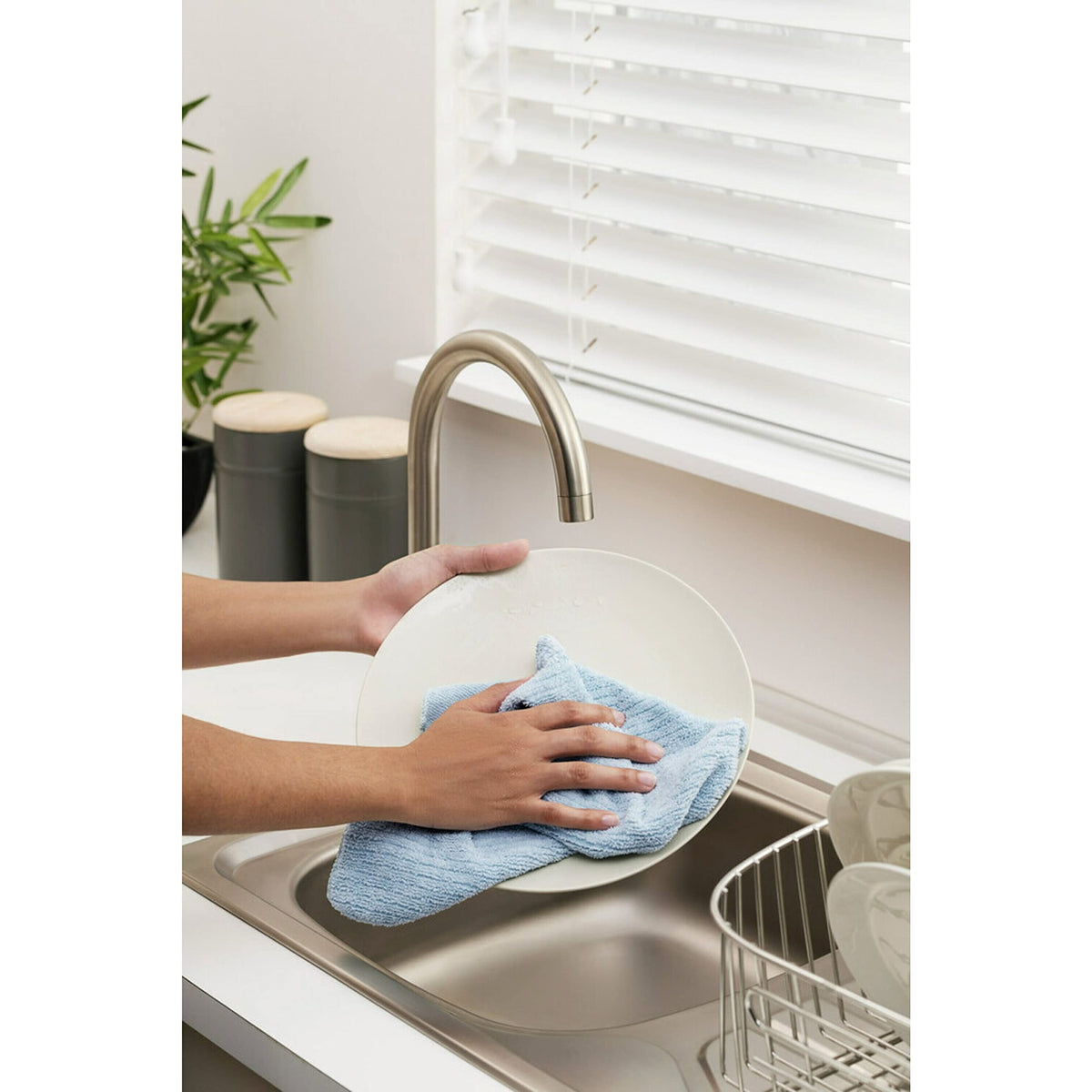 Scotch-Brite 3-in-1 Microfiber Kitchen Cloth, Streak-Free Cleaning, Pack of 12
