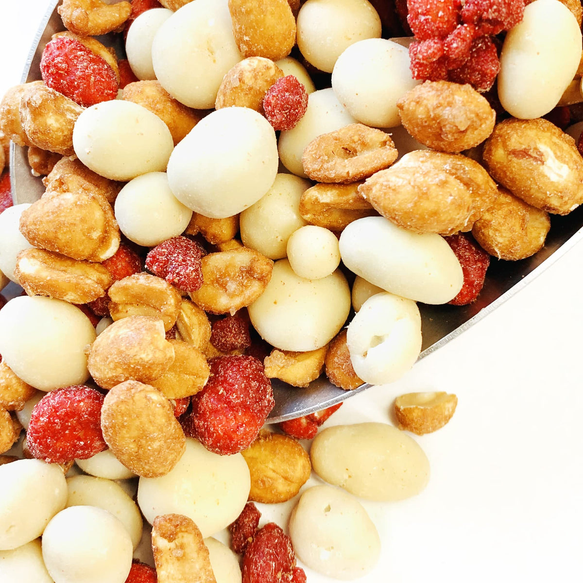 NY SPICE SHOP Candy Honey and Milk Medley Mix - 5 Pound Trail Mix Snack - Mixture of Honey Roasted Peanuts, Sugar Toasted Peanuts, Yogurt Covered