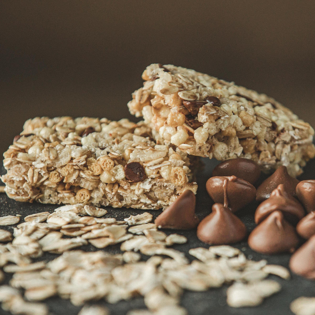 Kodiak Cakes Chewy Granola Snack Bars, Chocolate Chip, High Protein, 100% Whole Grains, 1 box with 5 bars